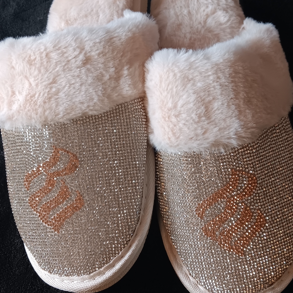Rocawear Cream & Gold Rhinestones Faux Fur Memory Foam Slippers Women's Size XL